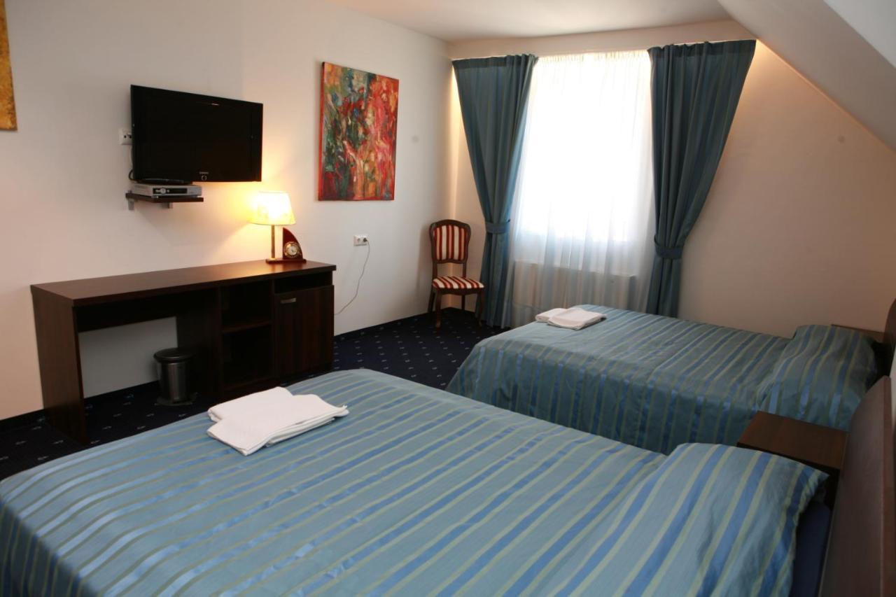 Guest House Birutes Uostas ซเวนตายิ ภายนอก รูปภาพ