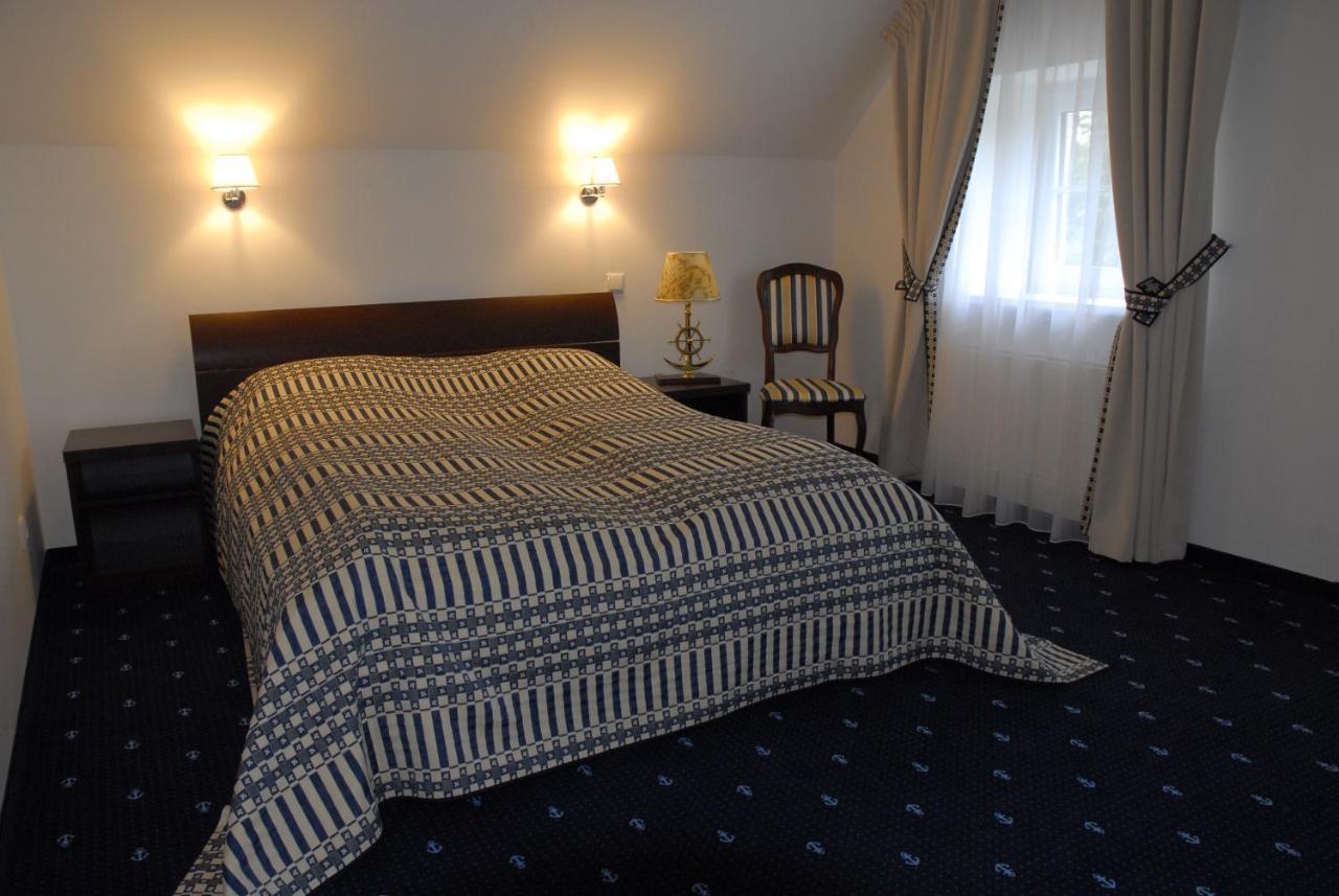 Guest House Birutes Uostas ซเวนตายิ ภายนอก รูปภาพ