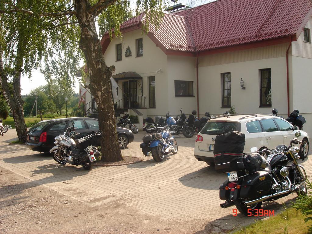 Guest House Birutes Uostas ซเวนตายิ ภายนอก รูปภาพ