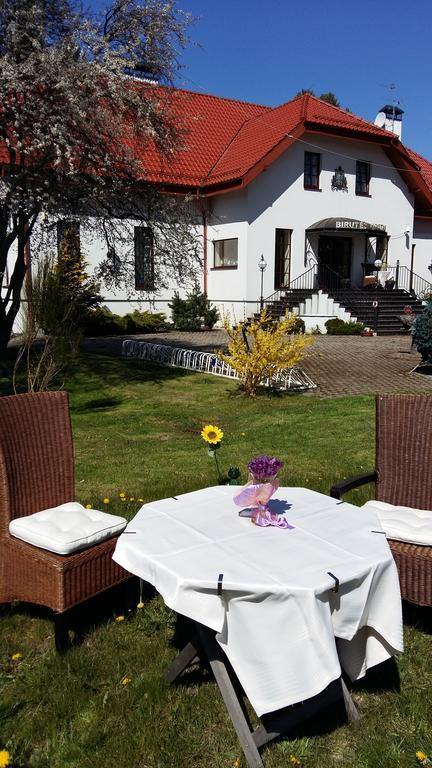 Guest House Birutes Uostas ซเวนตายิ ภายนอก รูปภาพ